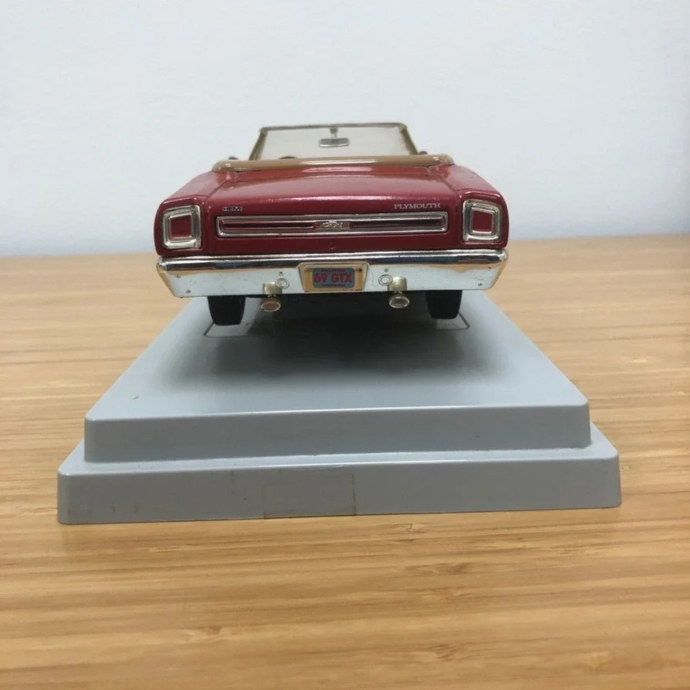 Plymouth 1969 GTX Convertible Diecast Model Car Red Black Hemi Air Grabber